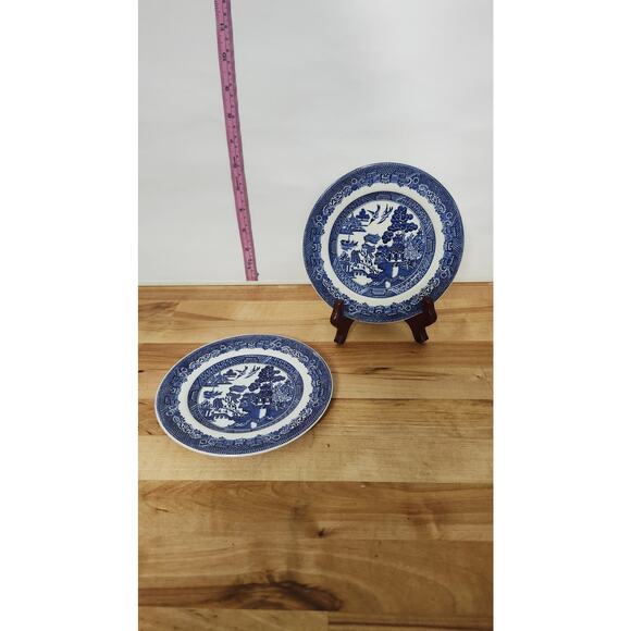 Pair of Johnson Bros Blue Willow 6 1/16 inch bread and butter plates - Picture 1 of 2